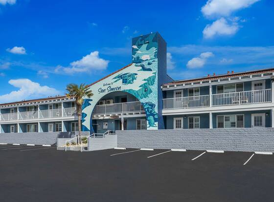Pacific Coast Roadhouse, SureStay Collection by Best Western allows check-in for 18 year-old guests