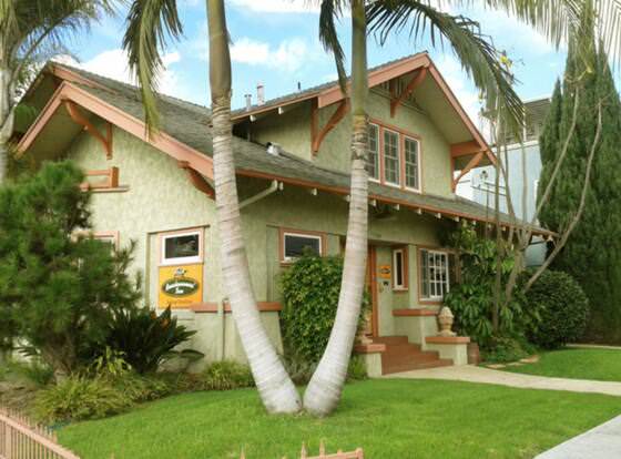 Beachrunners Inn allows check-in for 18 year-old guests