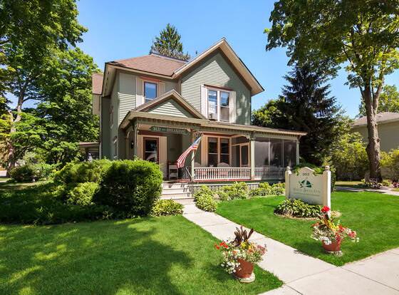 White Swan Inn Bed & Breakfast allows check-in for 18 year-old guests