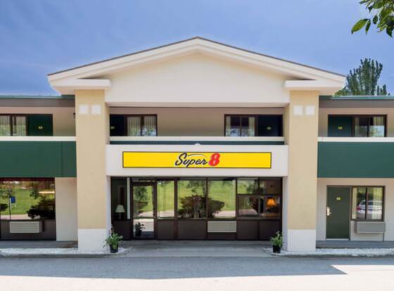 Super 8 by Wyndham White River Junction allows check-in for 18 year-old guests
