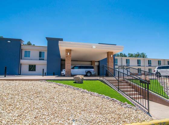 Elevate Hotel at Sierra Blanca Ruidoso, Ascend Hotel Collection allows check-in for 18 year-old guests