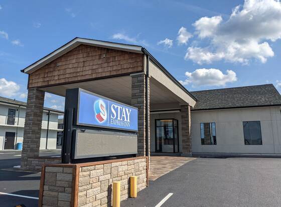 Stay Express Inn Chattanooga allows check-in for 18 year-old guests
