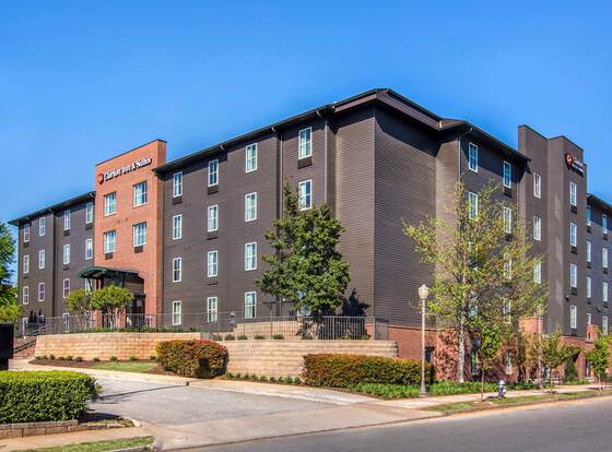 Clarion Inn & Suites Atlanta Downtown allows check-in for 18 year-old guests