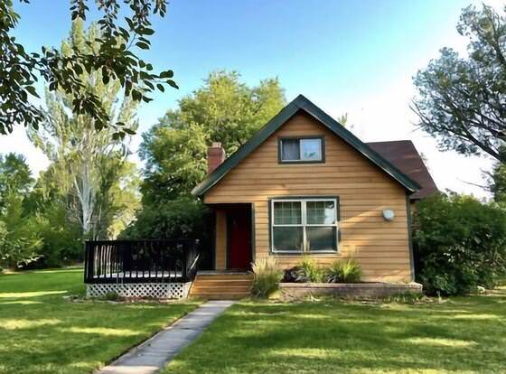 245 Kevin Colorado Grandma's Escape Village Rustic and Cozy House near Great Sand Dunes Wolf Creek Ski allows check-in for 18 year-old guests