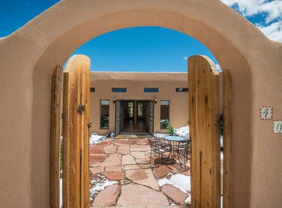 Apodaca - Spacious East Side Home With Countryside Views allows check-in for 18 year-old guests