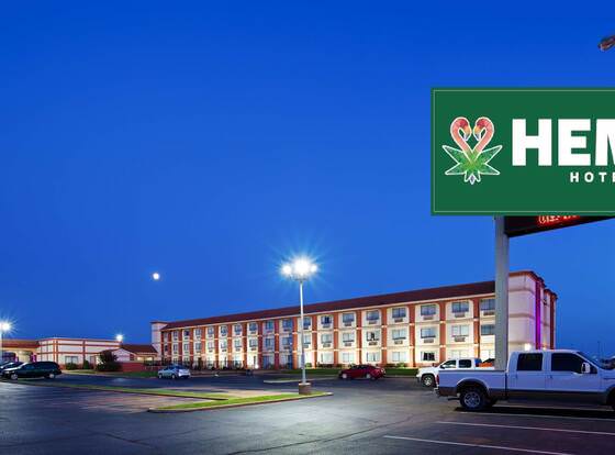 Hemp Hotel, a Travelodge by Wyndham Oklahoma City North allows check-in for 18 year-old guests