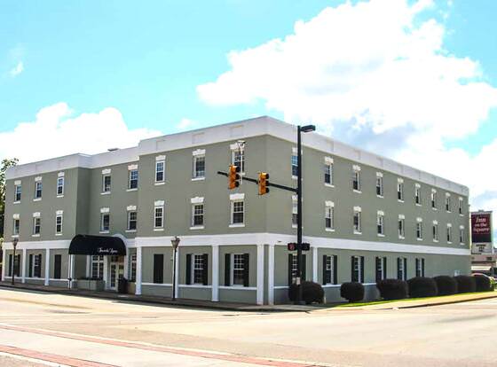 Inn on the Square, Ascend Hotel Collection allows check-in for 18 year-old guests