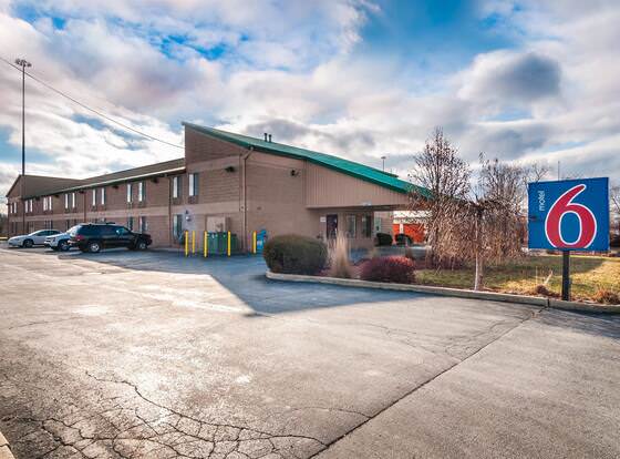 Motel 6 Lansing, IL - Chicago South allows check-in for 18 year-old guests