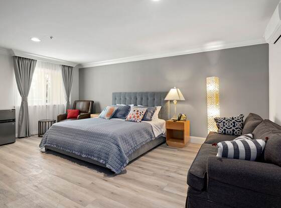 Hotel Huntington allows check-in for 18 year-old guests