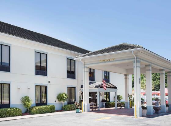 Baymont by Wyndham Savannah/Garden City allows check-in for 18 year-old guests