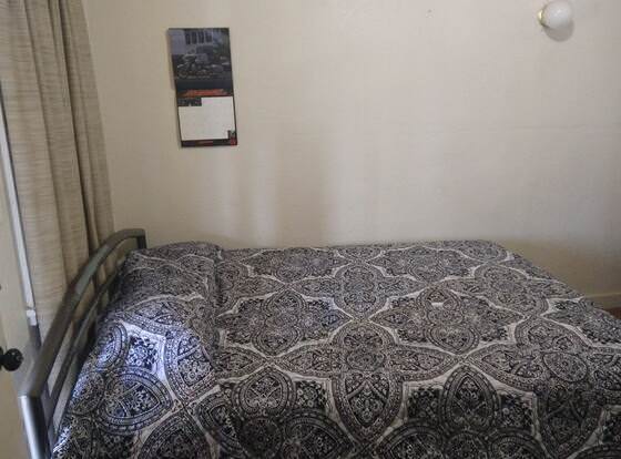 EL Amigo Motel allows check-in for 18 year-old guests