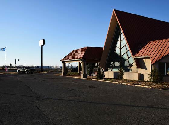 American Best Inn allows check-in for 18 year-old guests