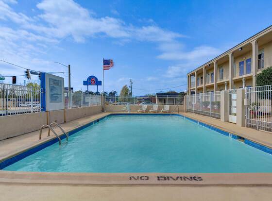 Motel 6 Americus, GA allows check-in for 18 year-old guests