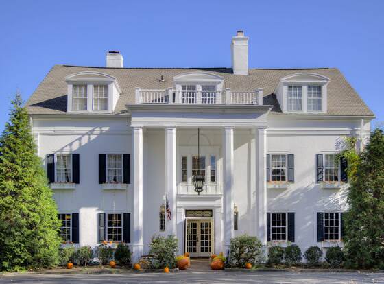 Crabtree's Kittle House Restaurant & Inn allows check-in for 18 year-old guests