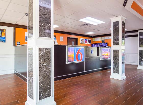 Motel 6 Jonesboro, GA allows check-in for 18 year-old guests