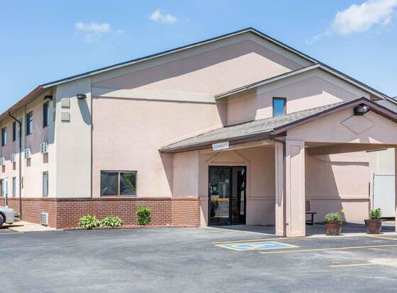 Super 8 by Wyndham Osceola IA allows check-in for 18 year-old guests