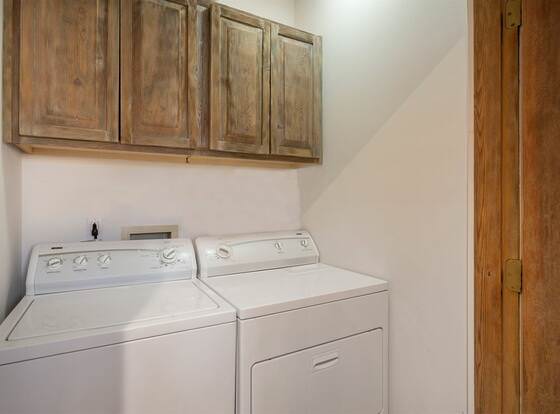 Dreamcatcher - Walk Everywhere in Santa Fe allows check-in for 18 year-old guests