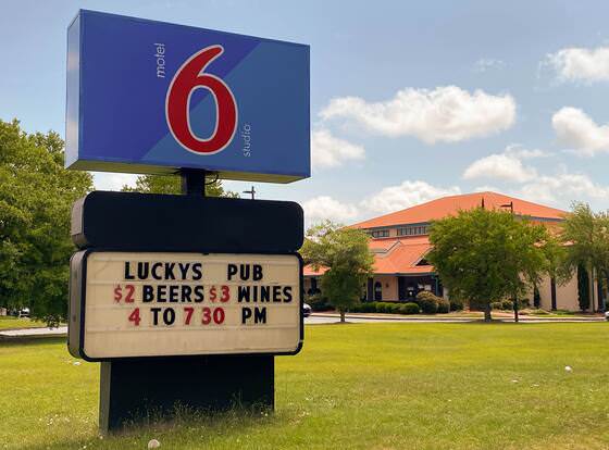 Studio 6 Savannah, GA - Gateway & I-95 allows check-in for 18 year-old guests