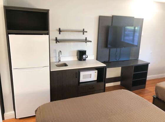 Motel 6 Sacramento, CA - Natomas allows check-in for 18 year-old guests