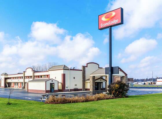Econo Lodge allows check-in for 18 year-old guests