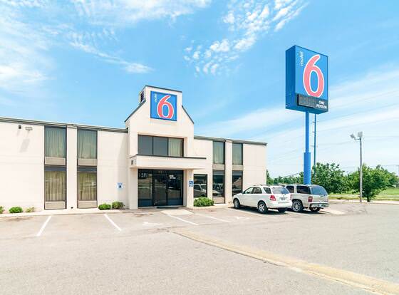 Motel 6 Oklahoma City, OK - South allows check-in for 18 year-old guests