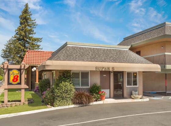 Super 8 by Wyndham Martinez allows check-in for 18 year-old guests