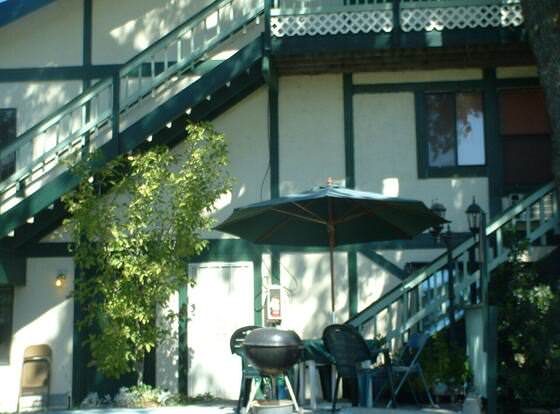 The 10th Green Inn allows check-in for 18 year-old guests