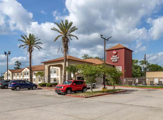 Best Western Plus Orange County allows check-in for 18 year-old guests