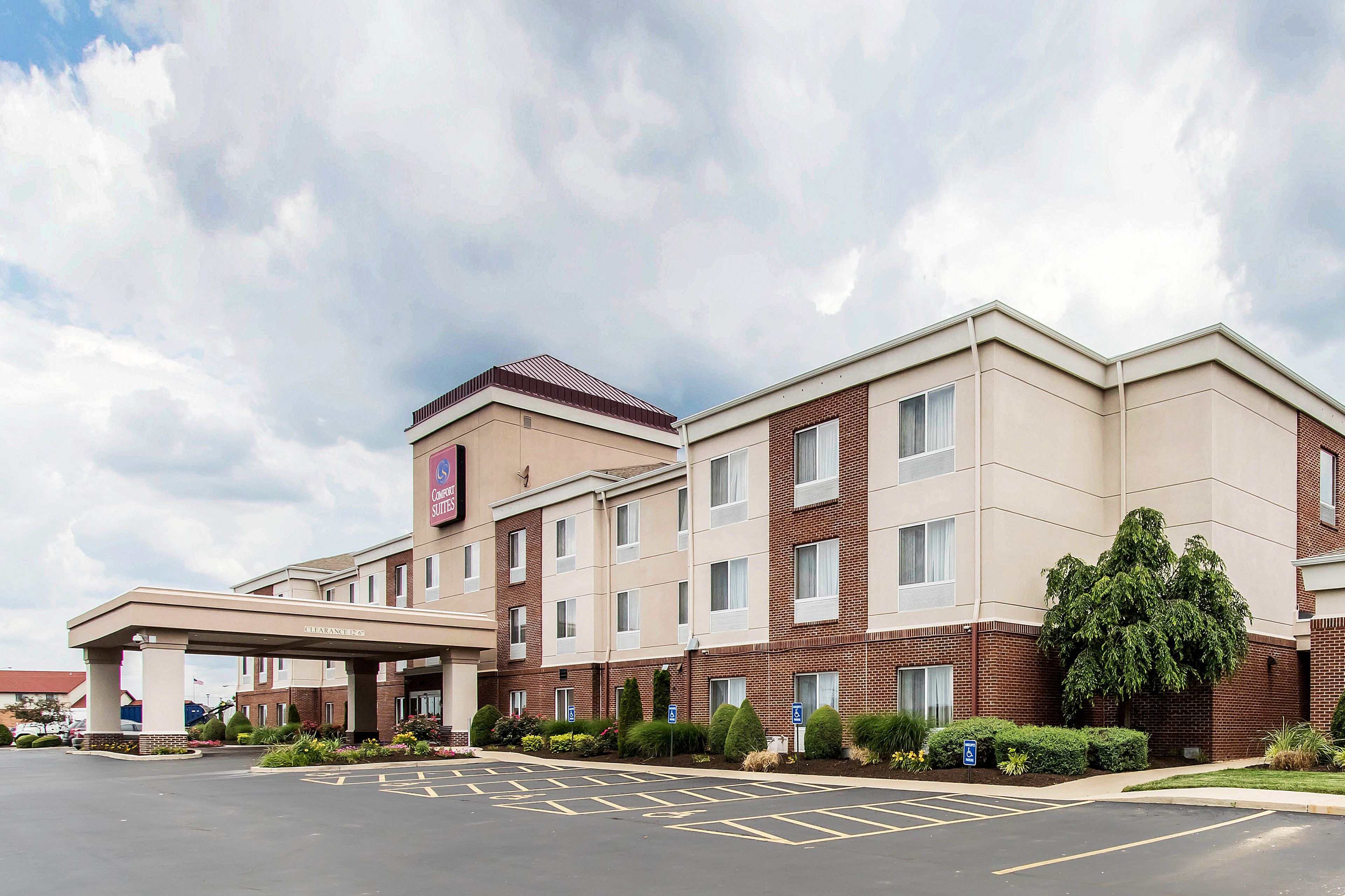 Comfort Suites Mount Vernon allows check-in for 18 year-old guests
