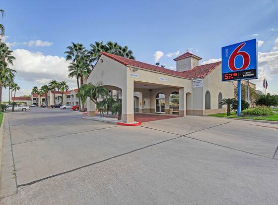 Motel 6 Edinburg, TX allows check-in for 18 year-old guests
