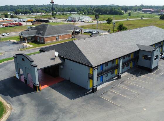 Morrilton Inn allows check-in for 18 year-old guests