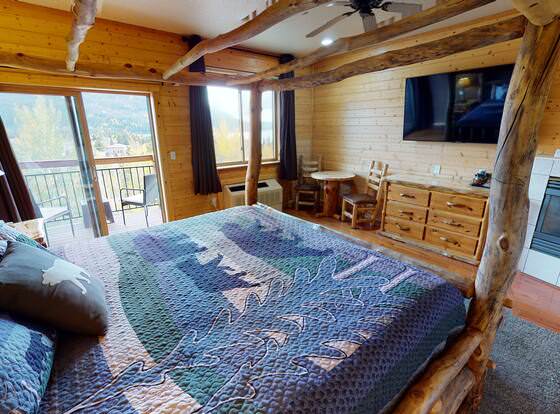 The Gateway Inn allows check-in for 18 year-old guests
