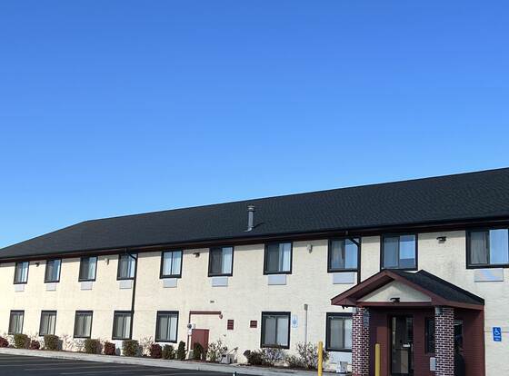 Super 8 by Wyndham Campbellsville KY allows check-in for 18 year-old guests