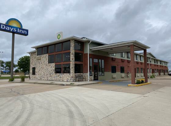 Days Inn by Wyndham Morton allows check-in for 18 year-old guests