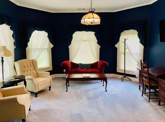 Elloree Bed and Breakfast allows check-in for 18 year-old guests