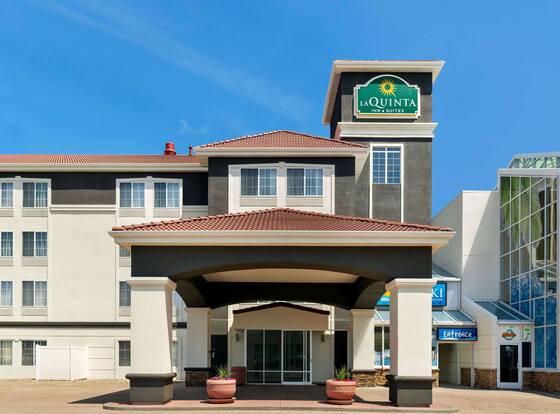 La Quinta Inn & Suites by Wyndham Rapid City allows check-in for 18 year-old guests