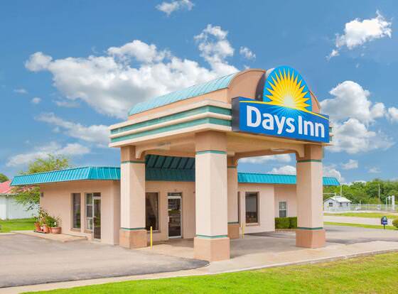 Days Inn by Wyndham Okemah allows check-in for 18 year-old guests