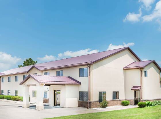 Super 8 by Wyndham Paris IL allows check-in for 18 year-old guests