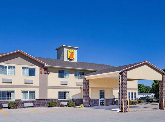Super 8 by Wyndham Emmetsburg allows check-in for 18 year-old guests