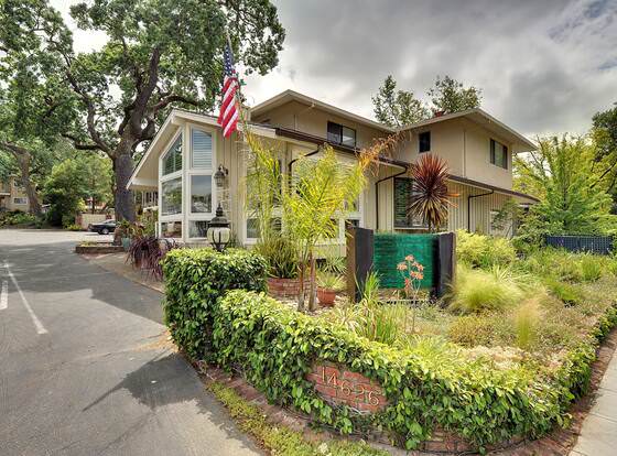 Saratoga Oaks Lodge allows check-in for 18 year-old guests
