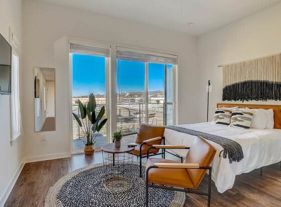 FRONTDESK Lakeview Green Apts Birmingham allows check-in for 18 year-old guests
