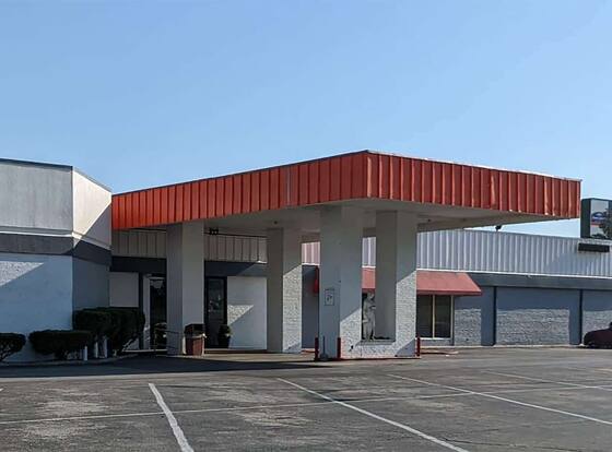 Howard Johnson BY Wyndham Hannibal allows check-in for 18 year-old guests