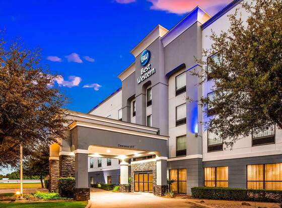 Best Western Red River Inn allows check-in for 18 year-old guests