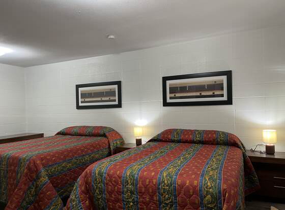 Driftwood Inn and Lodge by the lake allows check-in for 18 year-old guests