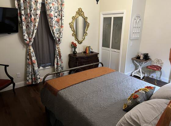 Holland Farmhouse Inn B & B allows check-in for 18 year-old guests
