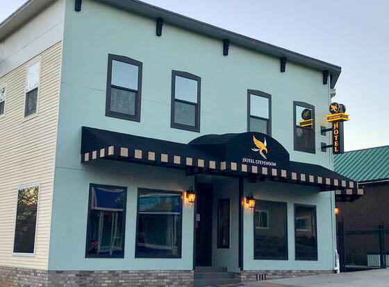 Hotel Stevenson allows check-in for 18 year-old guests