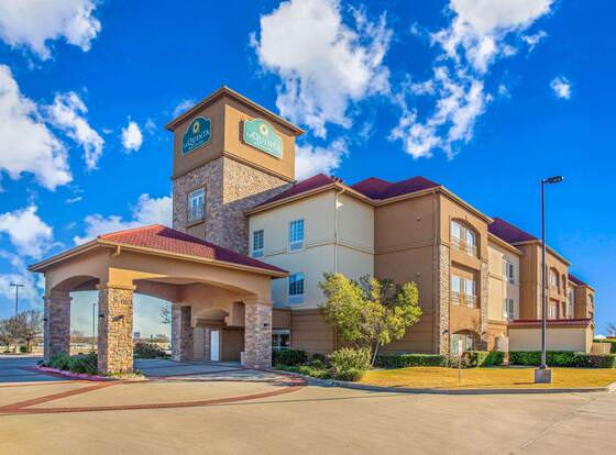 La Quinta Inn & Suites by Wyndham Belton - Temple South allows check-in for 18 year-old guests
