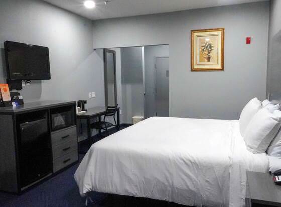 Americas Best Value Inn & Suites Bush Intl Airport allows check-in for 18 year-old guests