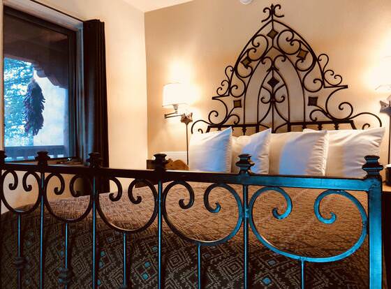 Casa Cuma Bed & Breakfast allows check-in for 18 year-old guests