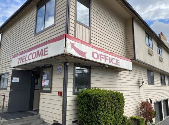 Farwest Motel allows check-in for 18 year-old guests